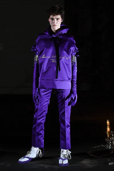 Look 10